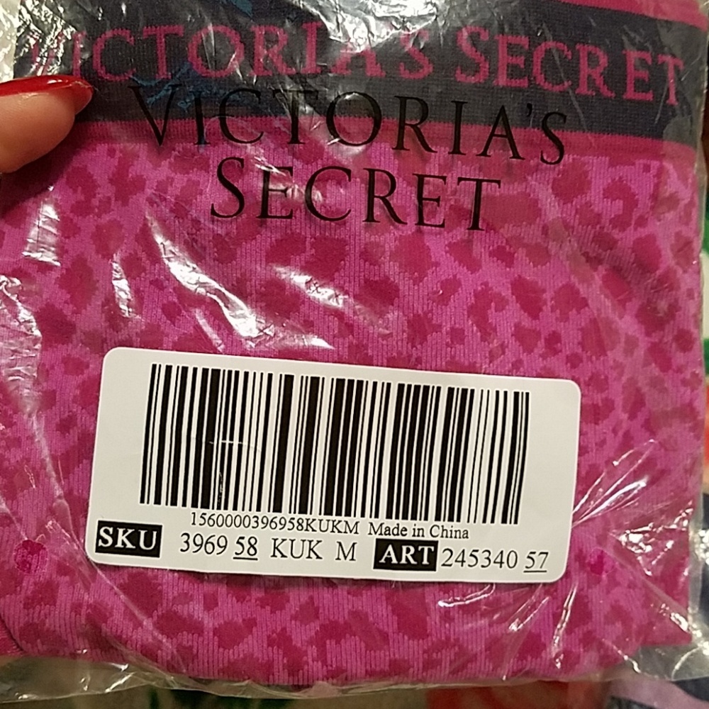 Victoria Secret makeup bag and 3 prs of Med pantie - Picture 5 of 7